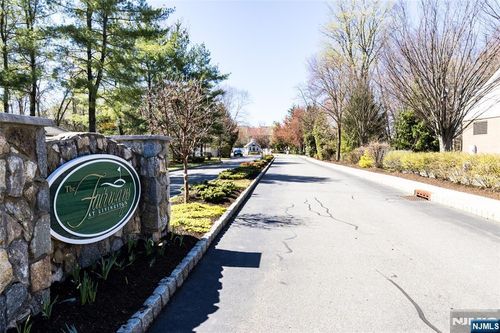 97 Winged Foot Dr, Livingston, NJ, 07039-8235 | Card Image