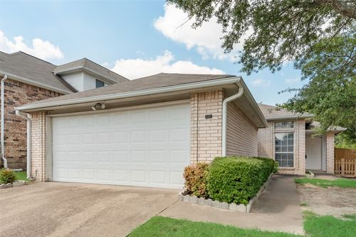 225 Juniper Ridge Ct, DeSoto, TX, 75115-5860 | Card Image