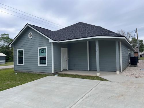 b-312 W Watson St, Willis, TX, 77378-8811 | Card Image
