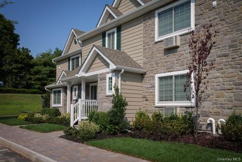 61-2 Victorian Court, Brookhaven, NY, 11742 | Card Image