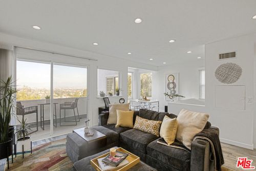 4112 Vanetta Place Place, Studio City, CA, 91604 | Card Image