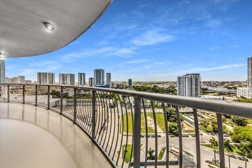 2015-1750 N Bayshore Dr, Miami, FL, 33132-3207 | Card Image