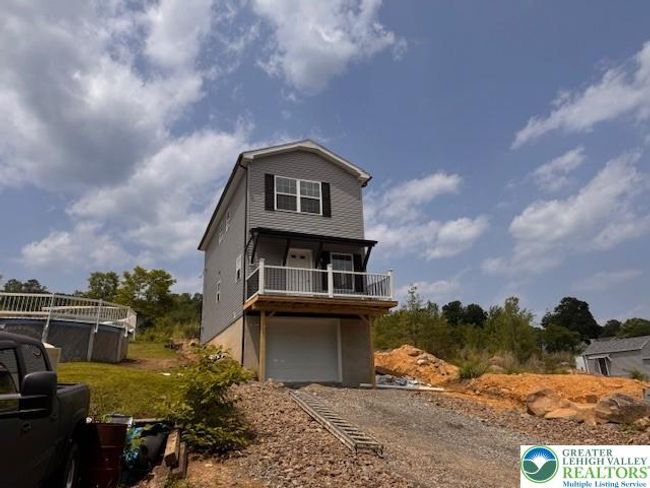 Side - front view of home | Image 23