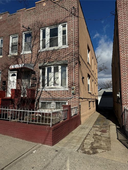 107 32nd Ave, Flushing, NY, 11369-2542 | Card Image