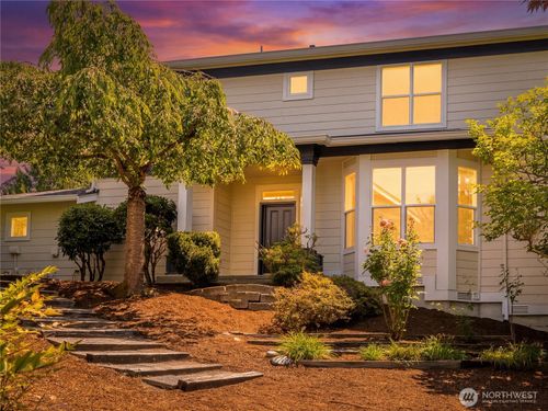 23901 Se 7th Ln, Sammamish, WA, 98074-3646 | Card Image