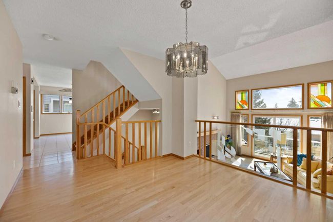28 Stradwick Way Sw, Home with 3 bedrooms, 3 bathrooms and 2 parking in Calgary AB | Image 4