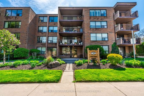 305-28 Robinson St N, Grimsby, ON, L3M3C9 | Card Image