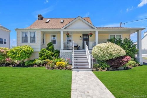 52 Bayview Avenue, Babylon, NY, 11702 | Card Image