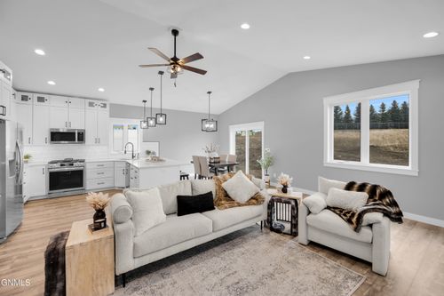 501 Lena Ct Se, Mandan, ND, 58554-5157 | Card Image