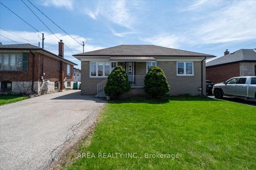 37 Marcia Ave, North York, ON, M6B2Y6 | Card Image