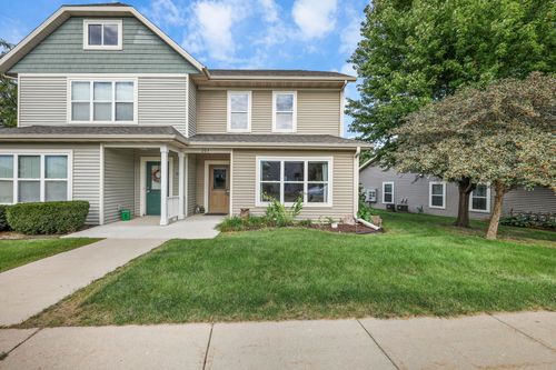 207 S Musket Ridge Dr, Sun Prairie, WI, 53590-3470 | Card Image