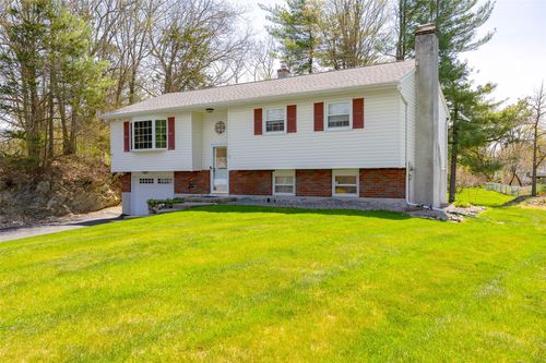 64 Long Meadow Dr, Staatsburg, NY, 12580-6117 | Card Image