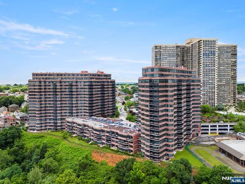 100 Carlyle Dr, Cliffside Park, NJ, 07010-3501 | Card Image