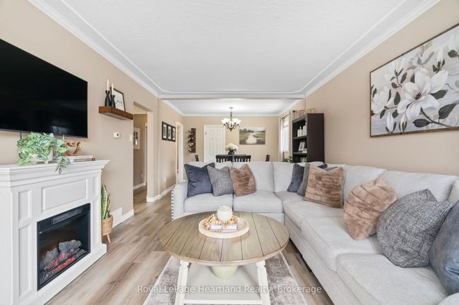 465 Main St W, House other with 3 bedrooms, 2 bathrooms and 3 parking in Palmerston ON | Image 10