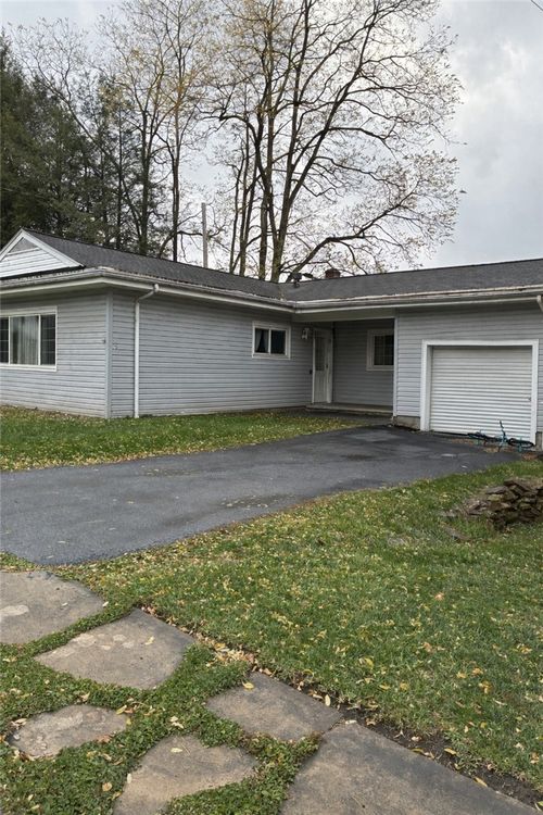 215 Oakland Ave, Punxsutawney, PA, 15767-2220 | Card Image