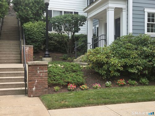 4-4 Westwood Dr, Stamford, CT, 06902-4653 | Card Image