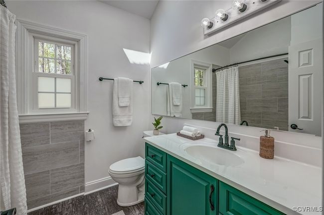 Hall bath with skylight | Image 38
