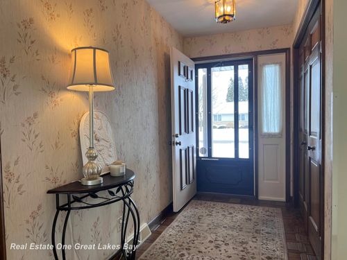 6327 Paddock Ln, Saginaw, MI, 48603-2736 | Card Image