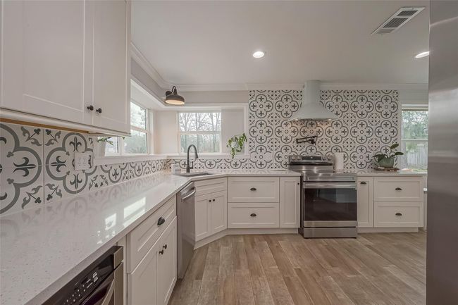 419 Magnolia Bnd, House other with 3 bedrooms, 2 bathrooms and 2 parking in New Caney TX | Image 16