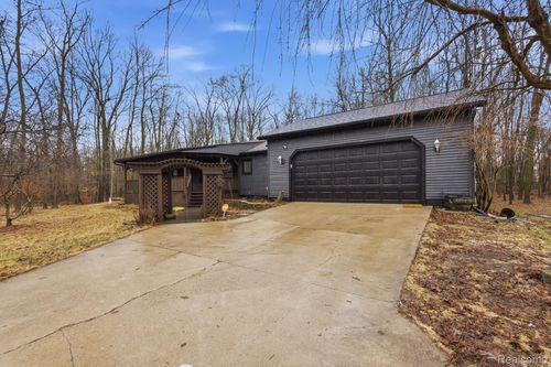 588 Norvell Beach Dr, Brooklyn, MI, 49230-9528 | Card Image