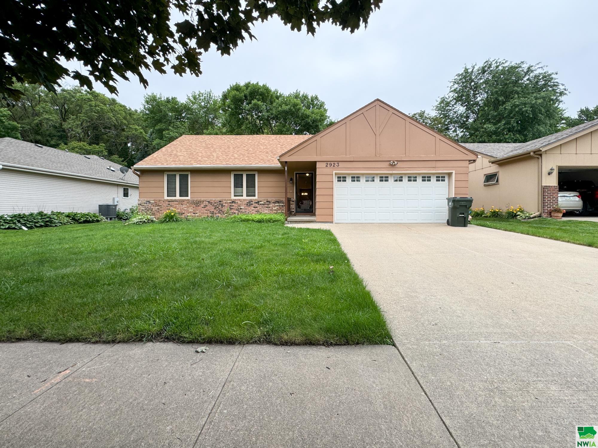 Cedar St, Sioux City, IA 51106