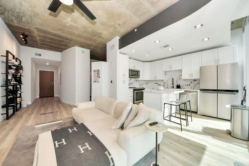 11616-5925 Almeda Road, Houston, TX, 77004 | Card Image