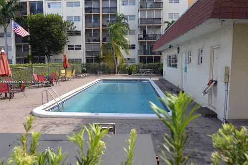 apt-211-220 Sw 9th Ave, Hallandale Beach, FL, 33009-5208 | Card Image