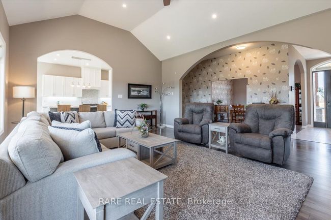 9157 30 Th Sideroad, Home with 3 bedrooms, 4 bathrooms and 20 parking in Adjala-Tosorontio ON | Image 10