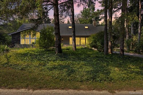 7871 Caberfae Trl, Clarkston, MI, 48348-3706 | Card Image