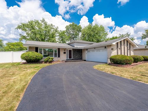 824 E 193rd Pl, Glenwood, IL, 60425-2106 | Card Image
