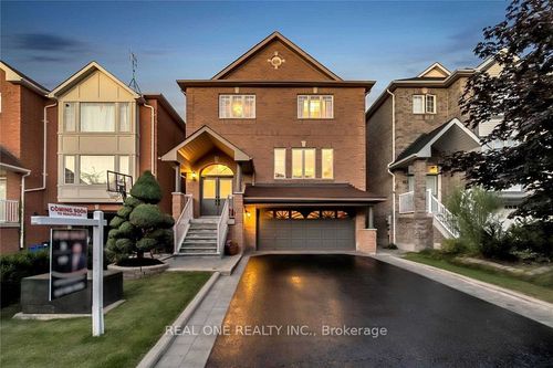 upper-193 Dean Burton Lane, Newmarket, ON, L3X3C4 | Card Image