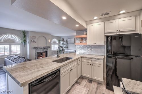 142-7570 W Flamingo Rd, Las Vegas, NV, 89147-4300 | Card Image