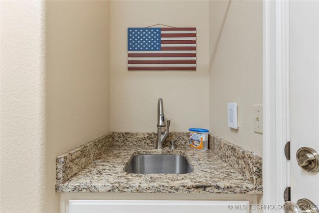 laundry room sink | Image 24