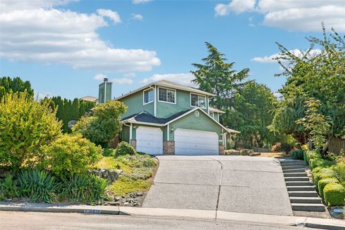 6816 58th St Ne, Marysville, WA, 98270-8800 | Card Image