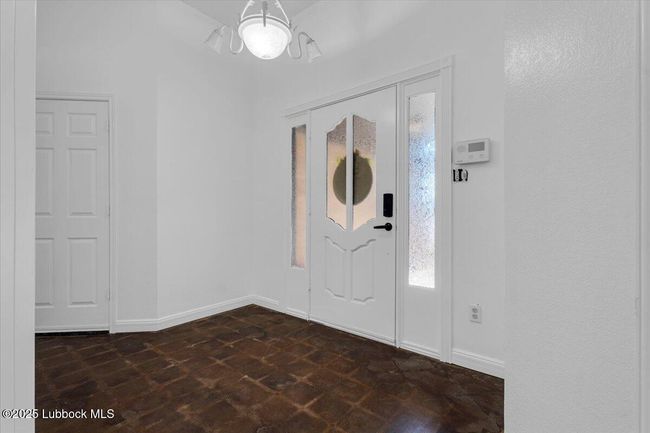 2022 Buffalo Dr, House other with 3 bedrooms, 2 bathrooms and null parking in Levelland TX | Image 5