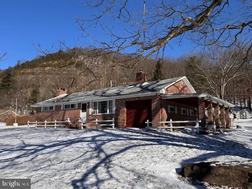 107 Pine St, MILROY, PA, 17063-9469 | Card Image