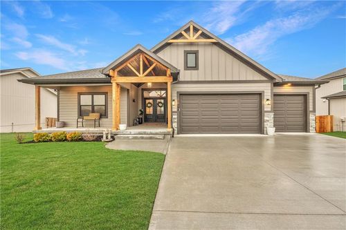 1684 N 163rd St, Basehor, KS, 66007 | Card Image