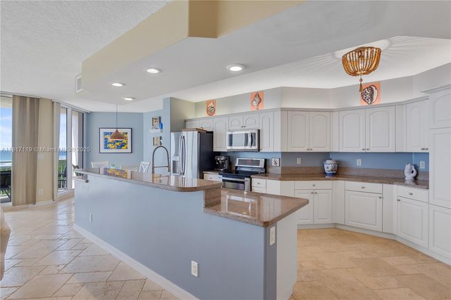 APT-7C - 3000 N Highway A1a, Condo with 3 bedrooms, 3 bathrooms and null parking in Hutchinson Island FL | Image 14