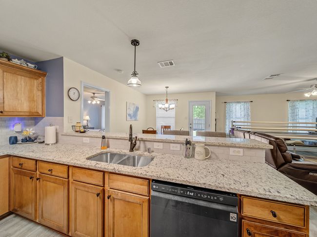 2040 Old Glory Ln, House other with 3 bedrooms, 2 bathrooms and null parking in Heartland TX | Image 11