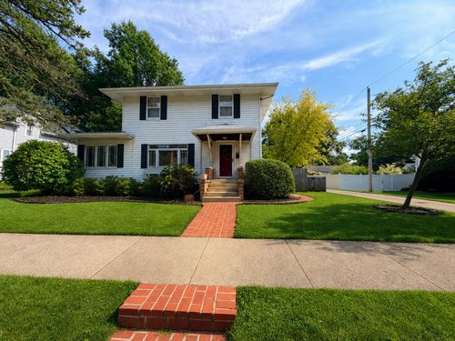 1605 E Taylor St, Bloomington, IL, 61701-5664 | Card Image