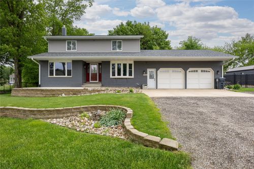 1105 Maple St, Robins, IA, 52328-4716 | Card Image