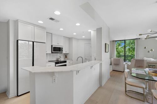 211-3040 Peachtree Rd Nw, Atlanta, GA, 30305-2247 | Card Image