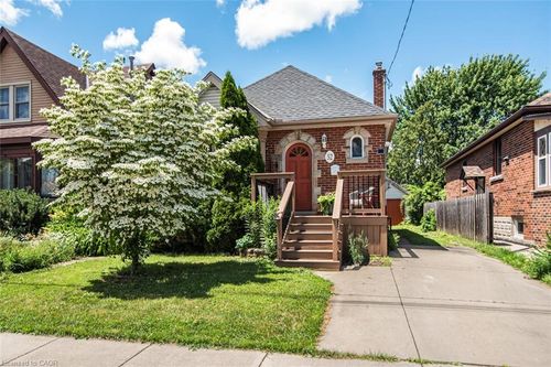 52 Cameron Ave S, Hamilton, ON, L8K2W9 | Card Image