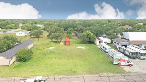732 N Commercial St, Aransas Pass, TX, 78336-2704 | Card Image