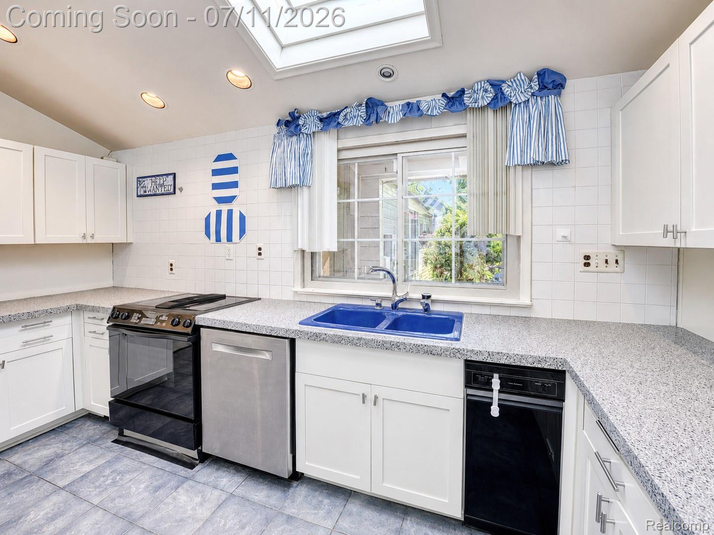Residential in Beverly Hills Village 5