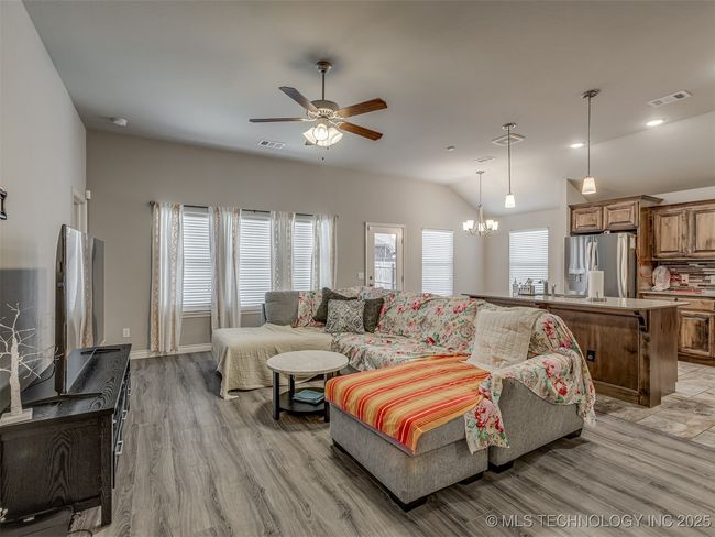13 Evermore Ln, House other with 3 bedrooms, 2 bathrooms and null parking in Yukon OK | Image 7