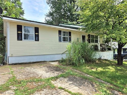 210 E 10th St, Williamstown, WV, 26187-1610 | Card Image