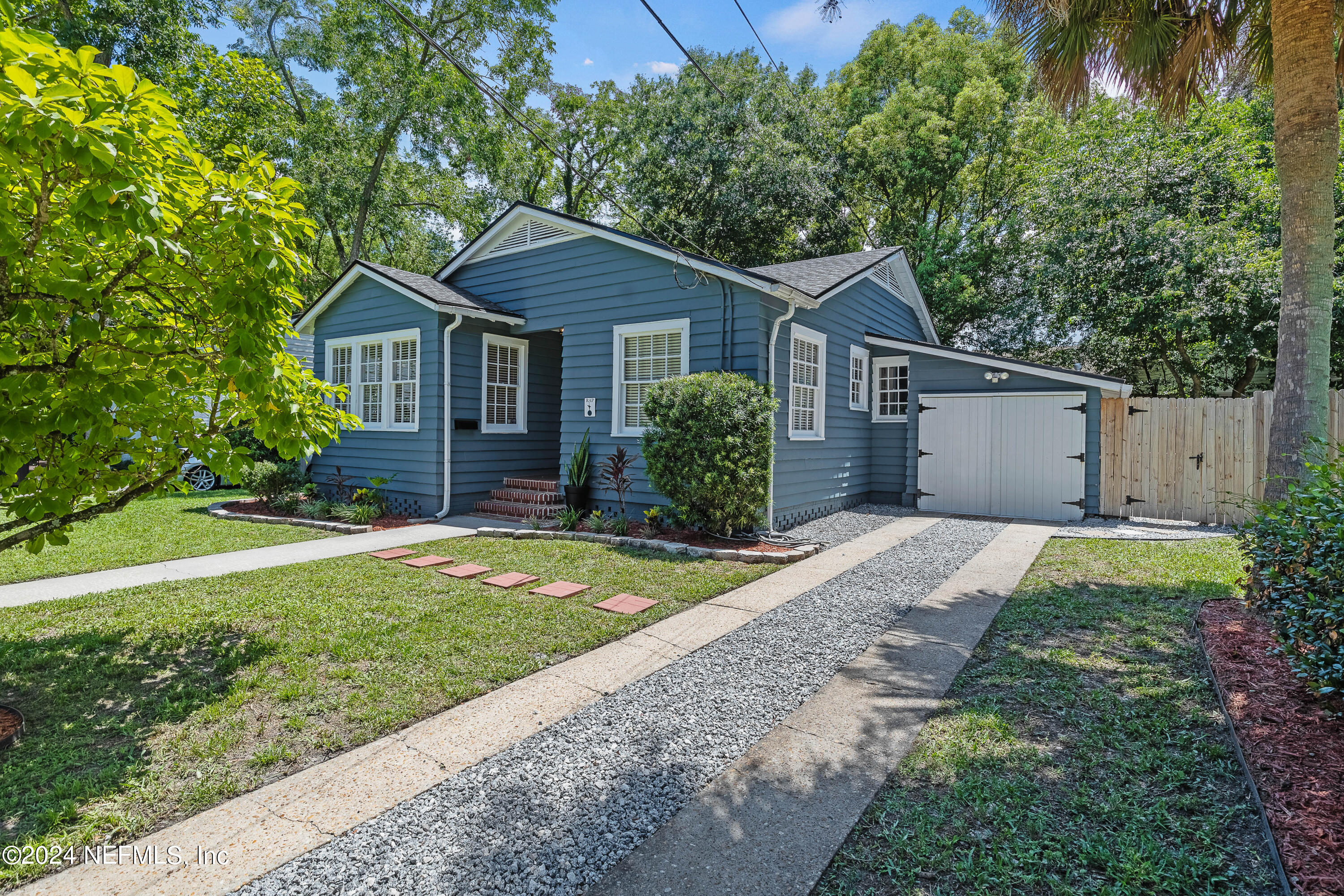 Menna St, Jacksonville, FL 32205