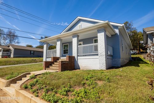 415 W 1st Ave, Lenoir City, TN, 37771-2817 | Card Image