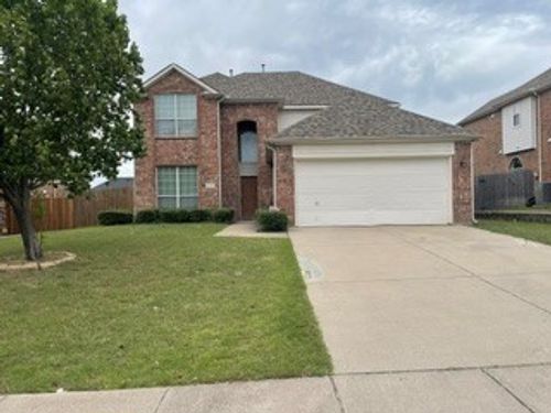 1740 Hidden Brook Dr, Grand Prairie, TX, 75050-8334 | Card Image